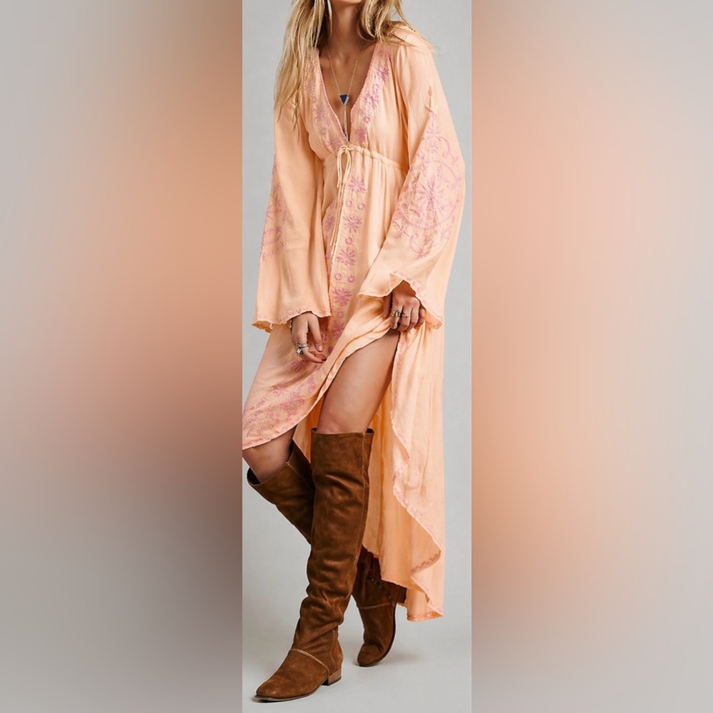 R. Vivimos Peach Embroidered Boho Dress – High Low Hem Size L (12–14)